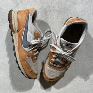 00s Nike Vector 'Desert Clay' Trainers- 9