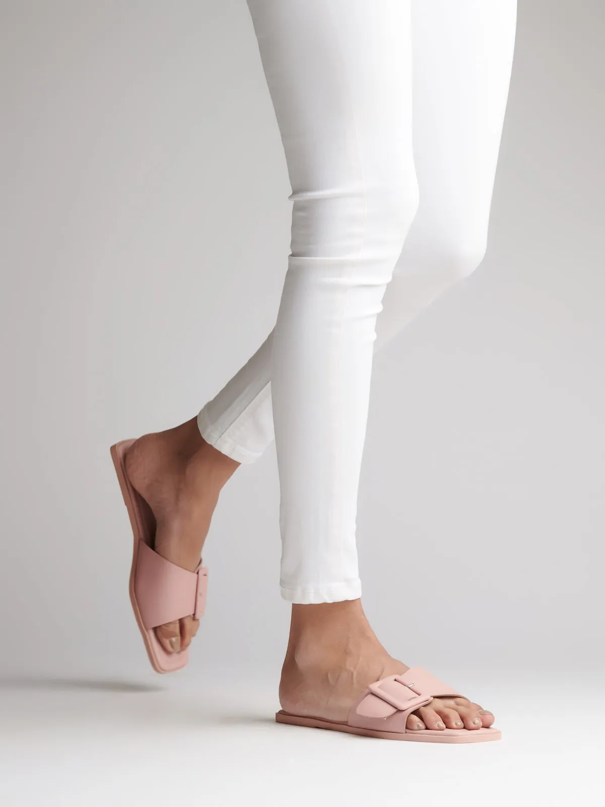 Buckle Monochromatic Flats