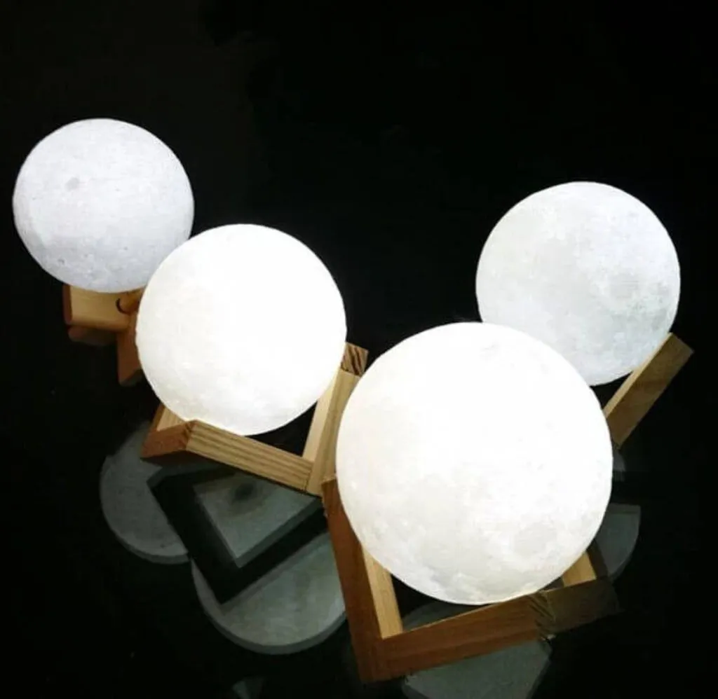 Romantic Luna Moon USB-Powered Table Lamp