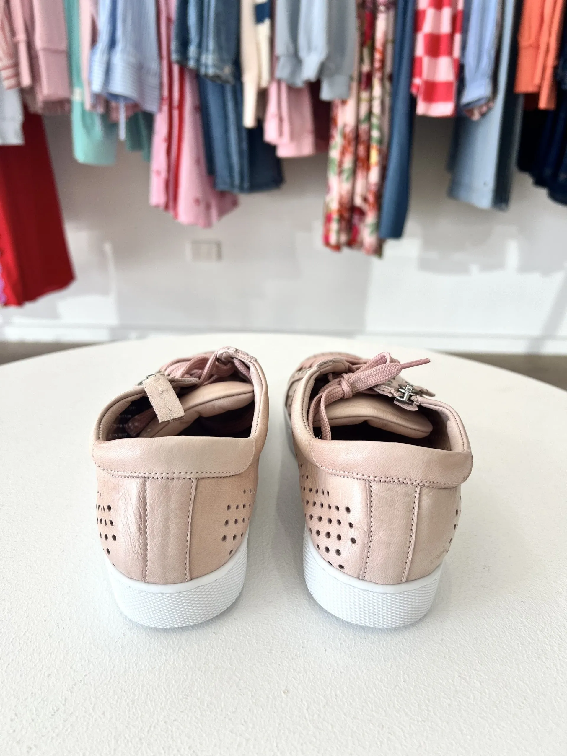 TEMPLE LEATHER TRAINER || POWDER PINK